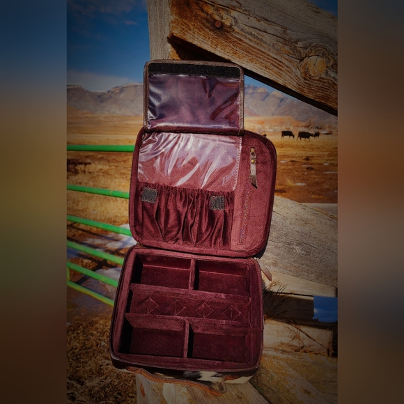 American Darling Floral Handtooled Leather and Genuine Cowhide Jewelry Case. - Picture 4 of 7